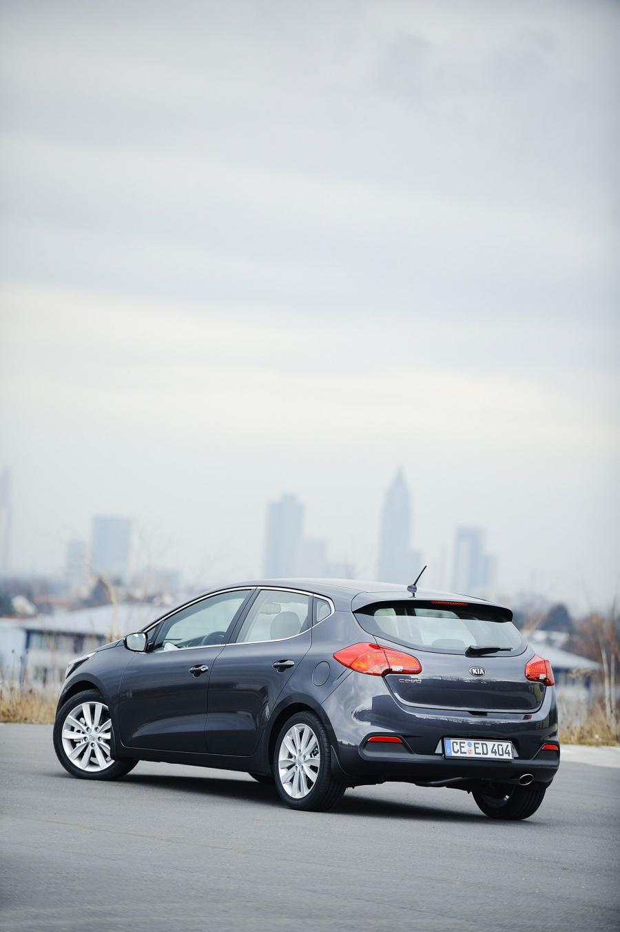  Kia cee&rsquo;d 2012 года  (фото 6 из 72)